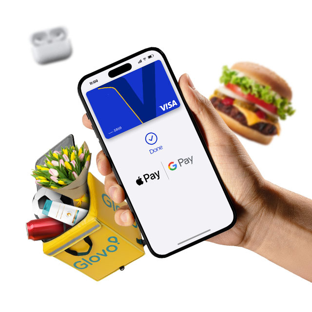 Ruka drži pametni telefon sa prikazom uspešne Apple Pay i Google Pay transakcije, okružen dostavnim proizvodima i hranom